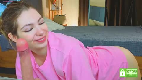 Snapshot of deepcums_ chatting on May 12, 8:11 am Sophie online show from May 12, 8:11 am