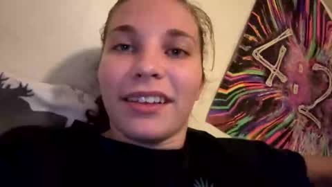 Snapshot of deepthroatqueen33 chatting on October 13, 1:05 am deepthroatqueen33 online show from October 13, 1:05 am