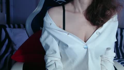 Snapshot of deessedivine chatting on January 17, 4:26 pm KamiDevi online show from January 17, 4:26 pm