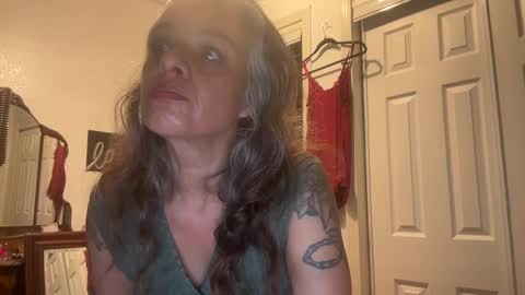 Snapshot of degeneratesaint chatting on October 6, 3:04 am Tori online show from October 6, 3:04 am