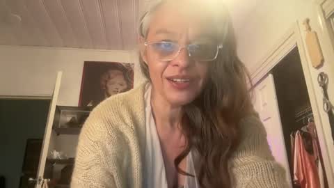 Snapshot of degeneratesaint chatting on October 12, 4:11 am Tori online show from October 12, 4:11 am