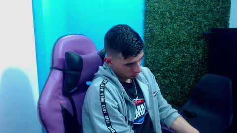 Snapshot of deiby_baby chatting on December 8, 12:29 am DEIBY online show from December 8, 12:29 am