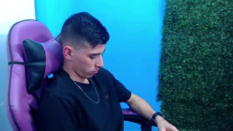 Snapshot of deiby_baby chatting on December 10, 2:59 am DEIBY online show from December 10, 2:59 am