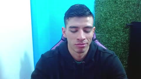 Snapshot of deiby_baby chatting on December 13, 7:32 pm DEIBY online show from December 13, 7:32 pm