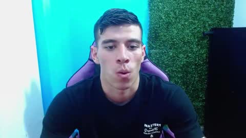 Snapshot of deiby_baby chatting on December 14, 10:39 pm DEIBY online show from December 14, 10:39 pm