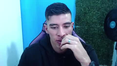 Snapshot of deiby_baby chatting on December 16, 10:56 pm DEIBY online show from December 16, 10:56 pm