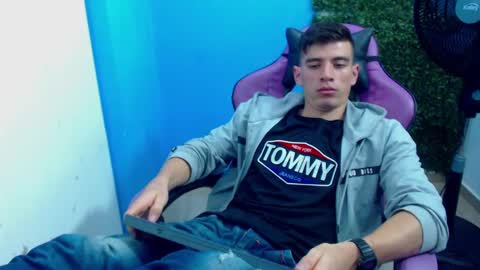 Snapshot of deiby_baby chatting on December 19, 1:07 am DEIBY online show from December 19, 1:07 am