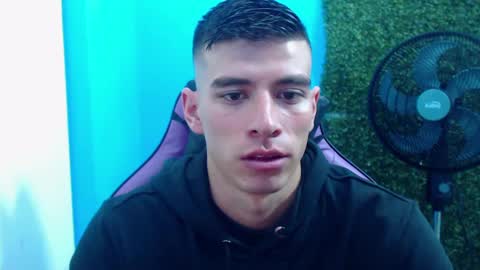 Snapshot of deiby_baby chatting on December 21, 8:43 pm DEIBY online show from December 21, 8:43 pm