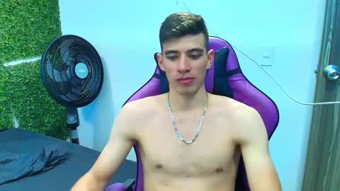 Snapshot of deiby_baby chatting on January 19, 2:04 am DEIBY online show from January 19, 2:04 am