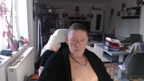 deinprinz2312 online show from December 3, 7:49 am