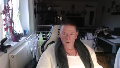 deinprinz2312 online show from March 17, 5:33 am