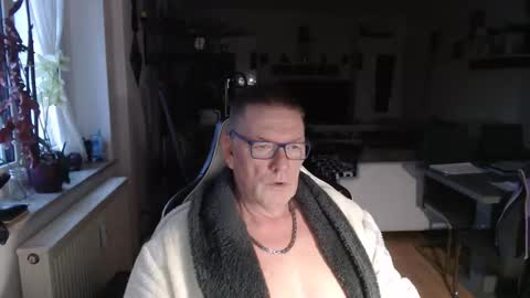 Snapshot of deinprinz2312 chatting on March 19, 5:11 am deinprinz2312 online show from March 19, 5:11 am
