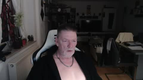 Snapshot of deinprinz2312 chatting on March 23, 5:00 am deinprinz2312 online show from March 23, 5:00 am