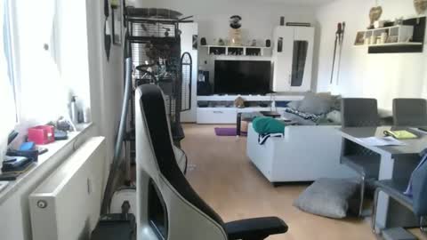 Snapshot of deinprinz2312 chatting on April 9, 10:53 am deinprinz2312 online show from April 9, 10:53 am