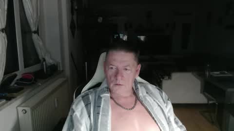 Snapshot of deinprinz2312 chatting on April 21, 2:37 am deinprinz2312 online show from April 21, 2:37 am