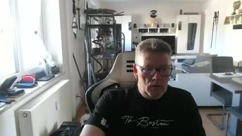 Snapshot of deinprinz2312 chatting on April 23, 9:30 am deinprinz2312 online show from April 23, 9:30 am