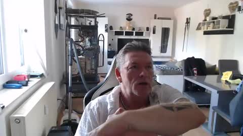 Snapshot of deinprinz2312 chatting on June 1, 8:16 am deinprinz2312 online show from June 1, 8:16 am