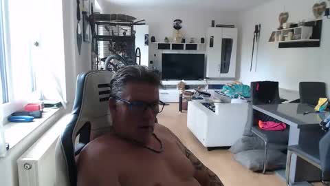 Snapshot of deinprinz2312 chatting on June 4, 11:16 am deinprinz2312 online show from June 4, 11:16 am