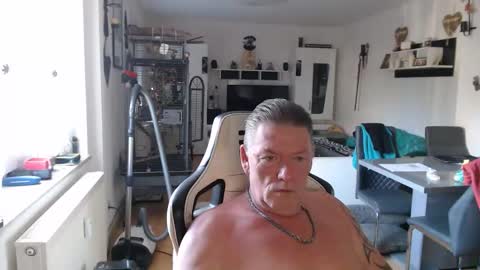 Snapshot of deinprinz2312 chatting on June 7, 4:38 am deinprinz2312 online show from June 7, 4:38 am