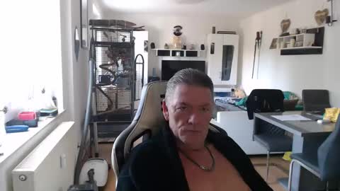 Snapshot of deinprinz2312 chatting on June 8, 4:35 am deinprinz2312 online show from June 8, 4:35 am