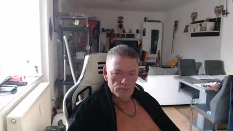Snapshot of deinprinz2312 chatting on June 15, 4:25 am deinprinz2312 online show from June 15, 4:25 am