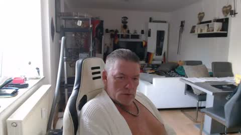Snapshot of deinprinz2312 chatting on June 16, 5:43 am deinprinz2312 online show from June 16, 5:43 am