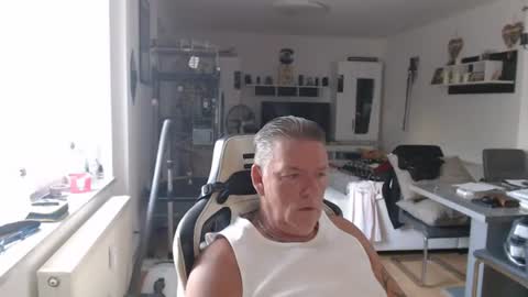 Snapshot of deinprinz2312 chatting on July 15, 5:12 am deinprinz2312 online show from July 15, 5:12 am