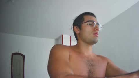 Snapshot of deividellobo chatting on October 9, 9:24 pm deividellobo online show from October 9, 9:24 pm