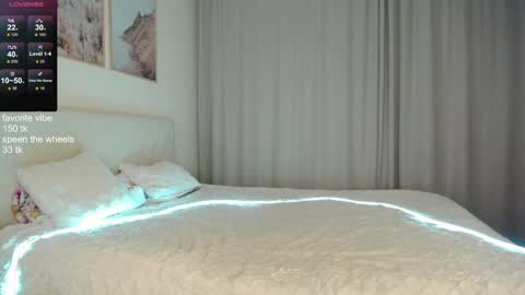 Dia online show from December 11, 8:39 pm