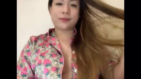 iyalicious online show from February 26, 10:09 pm