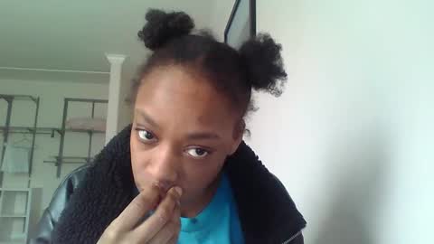 Snapshot of delightfuldark chatting on February 6, 11:26 pm delightfuldark online show from February 6, 11:26 pm