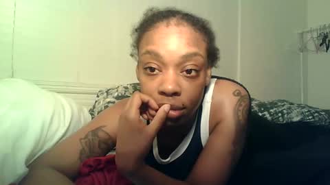 Snapshot of delightfuldark chatting on February 22, 4:40 am delightfuldark online show from February 22, 4:40 am