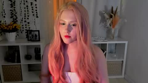 Delilah or Laila online show from April 25, 11:13 pm