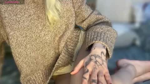 Della online show from February 5, 2:54 pm