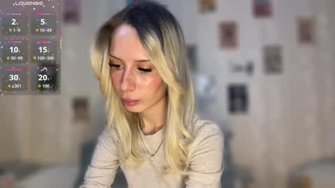 Della online show from February 12, 10:43 am