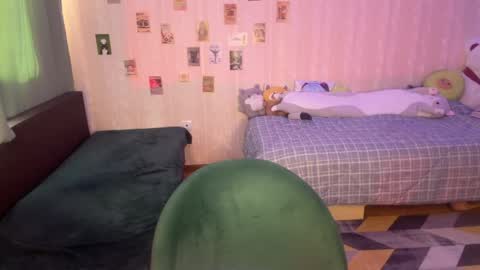 Della online show from May 4, 2:24 pm