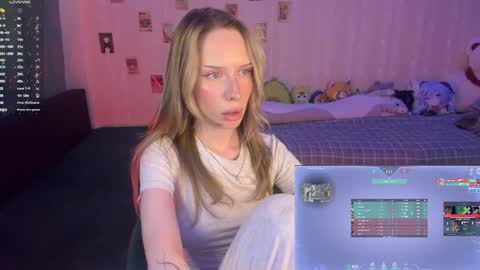 Della online show from May 10, 3:06 pm