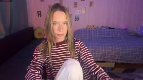 Della online show from May 12, 3:20 pm