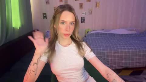Della online show from May 20, 11:16 am
