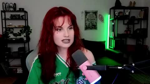dellacrush_ online show from May 26, 6:37 pm