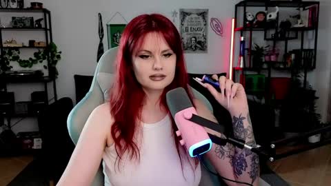 dellacrush_ online show from June 6, 5:17 pm