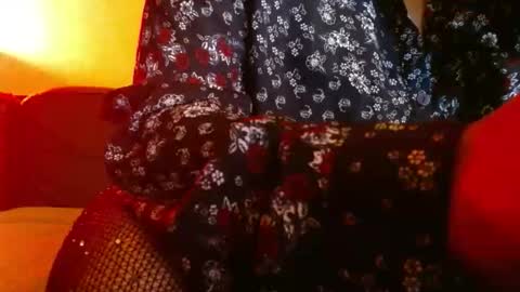 Snapshot of delphine_x chatting on May 6, 6:57 pm Delphine online show from May 6, 6:57 pm
