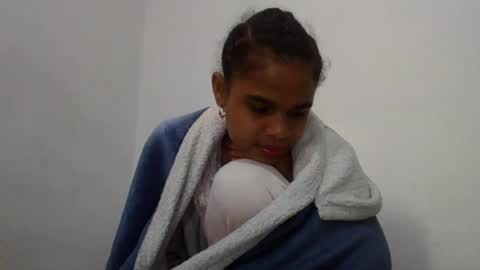Snapshot of delphineee chatting on June 20, 4:37 am delphine online show from June 20, 4:37 am