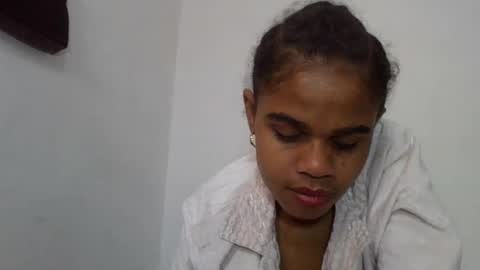 Snapshot of delphineee chatting on June 21, 5:43 am delphine online show from June 21, 5:43 am