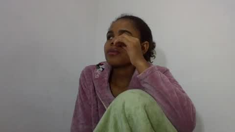 Snapshot of delphineee chatting on June 24, 5:06 am delphine online show from June 24, 5:06 am