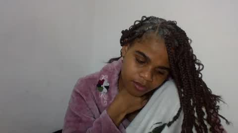 Snapshot of delphineee chatting on June 24, 5:12 pm delphine online show from June 24, 5:12 pm