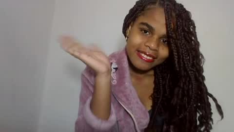 Snapshot of delphineee chatting on June 25, 11:15 am delphine online show from June 25, 11:15 am