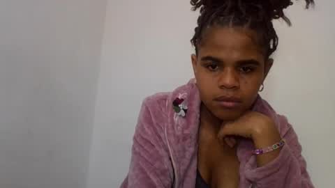 Snapshot of delphineee chatting on June 27, 5:34 am delphine online show from June 27, 5:34 am