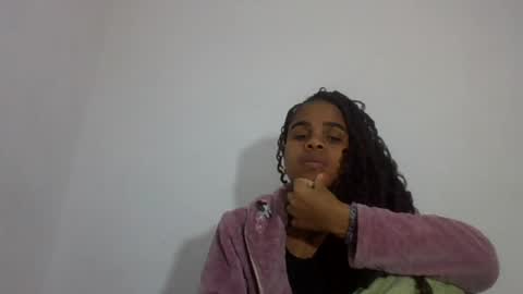 Snapshot of delphineee chatting on July 1, 4:25 am delphine online show from July 1, 4:25 am