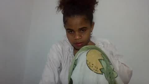 Snapshot of delphineee chatting on July 3, 7:42 pm delphine online show from July 3, 7:42 pm